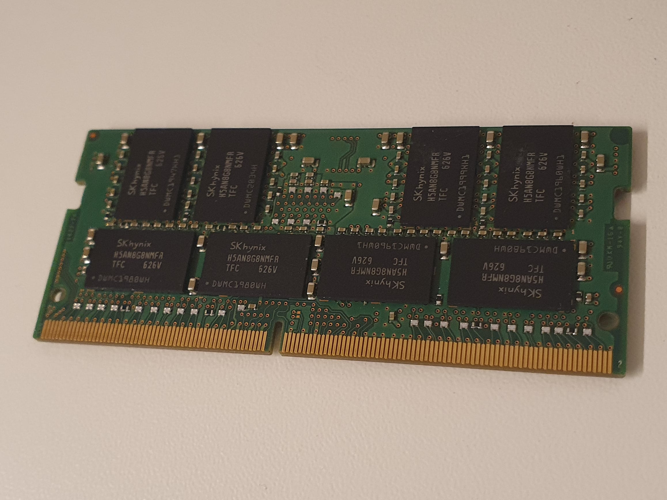SK Hynix HMA82GS6MFR8N-TF 16 GB DDR4 2133 MHz Dual Rank