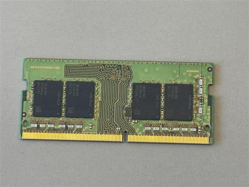 Samsung M471A1G44AB0-CWE 8 GB DDR4 3200 MHz