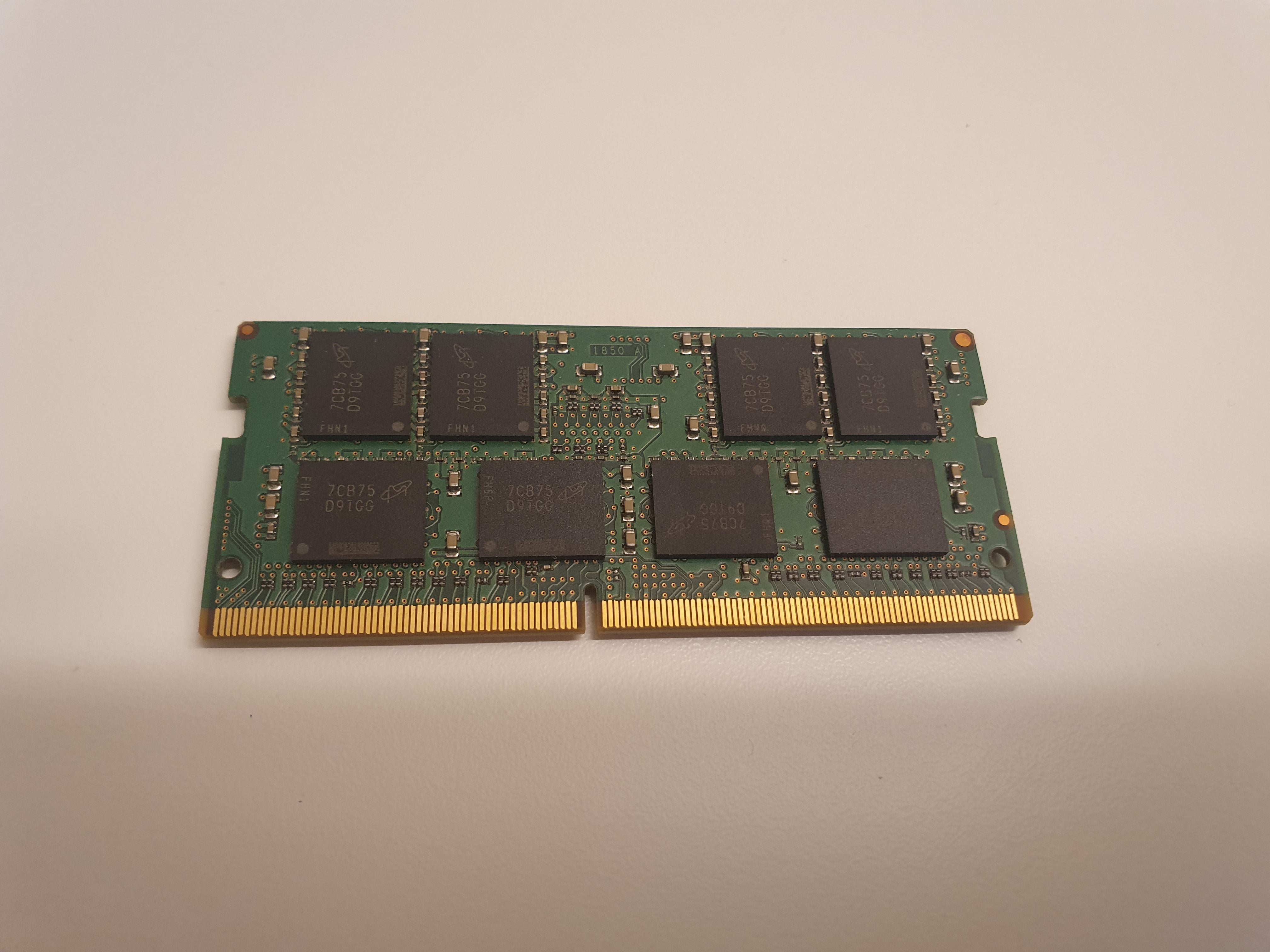 Micron Technology MTA16ATF1G64HZ-2G1B1 8 GB DDR4 2133 MHz