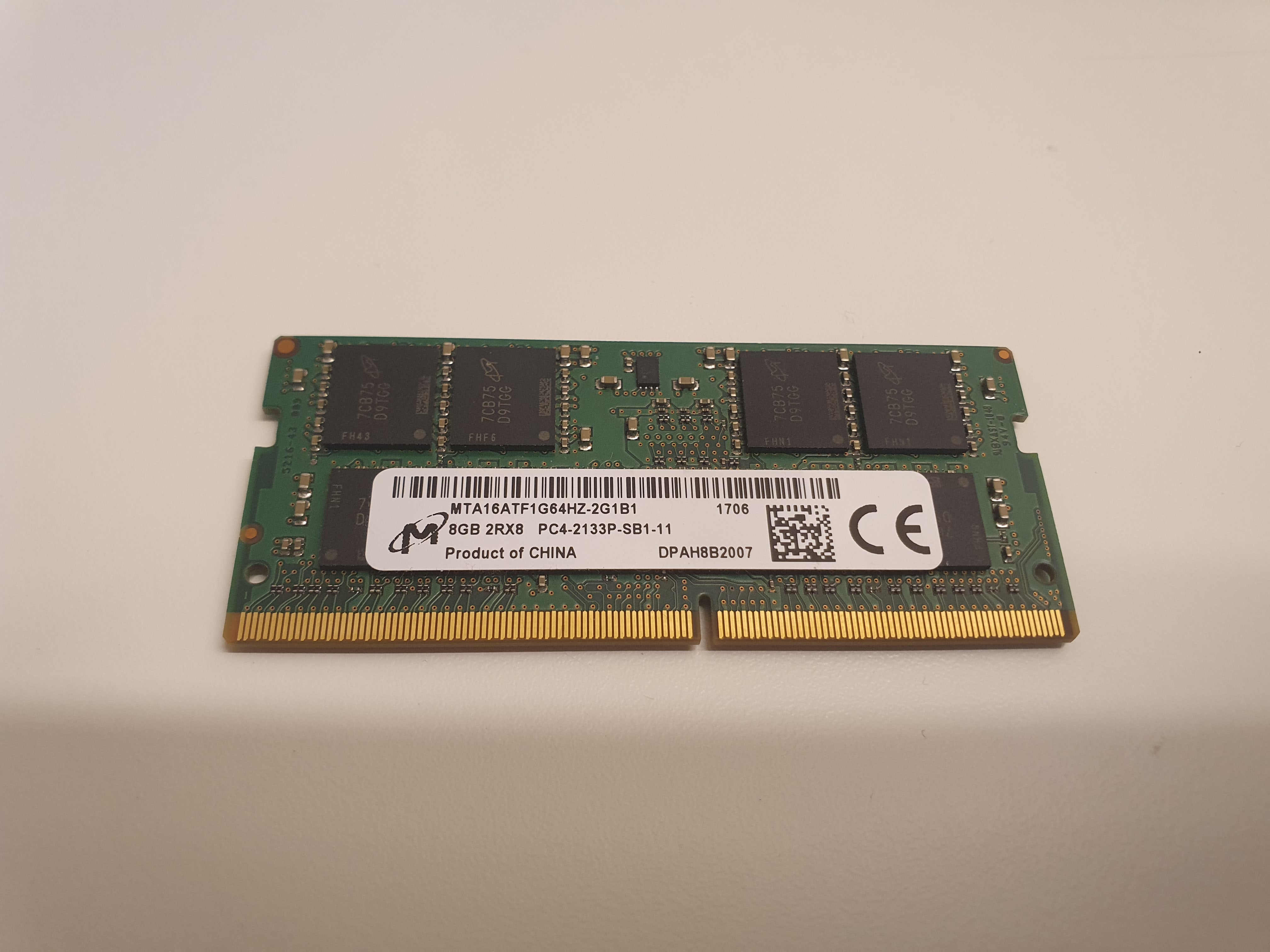 Micron Technology MTA16ATF1G64HZ-2G1B1 8 GB DDR4 2133 MHz