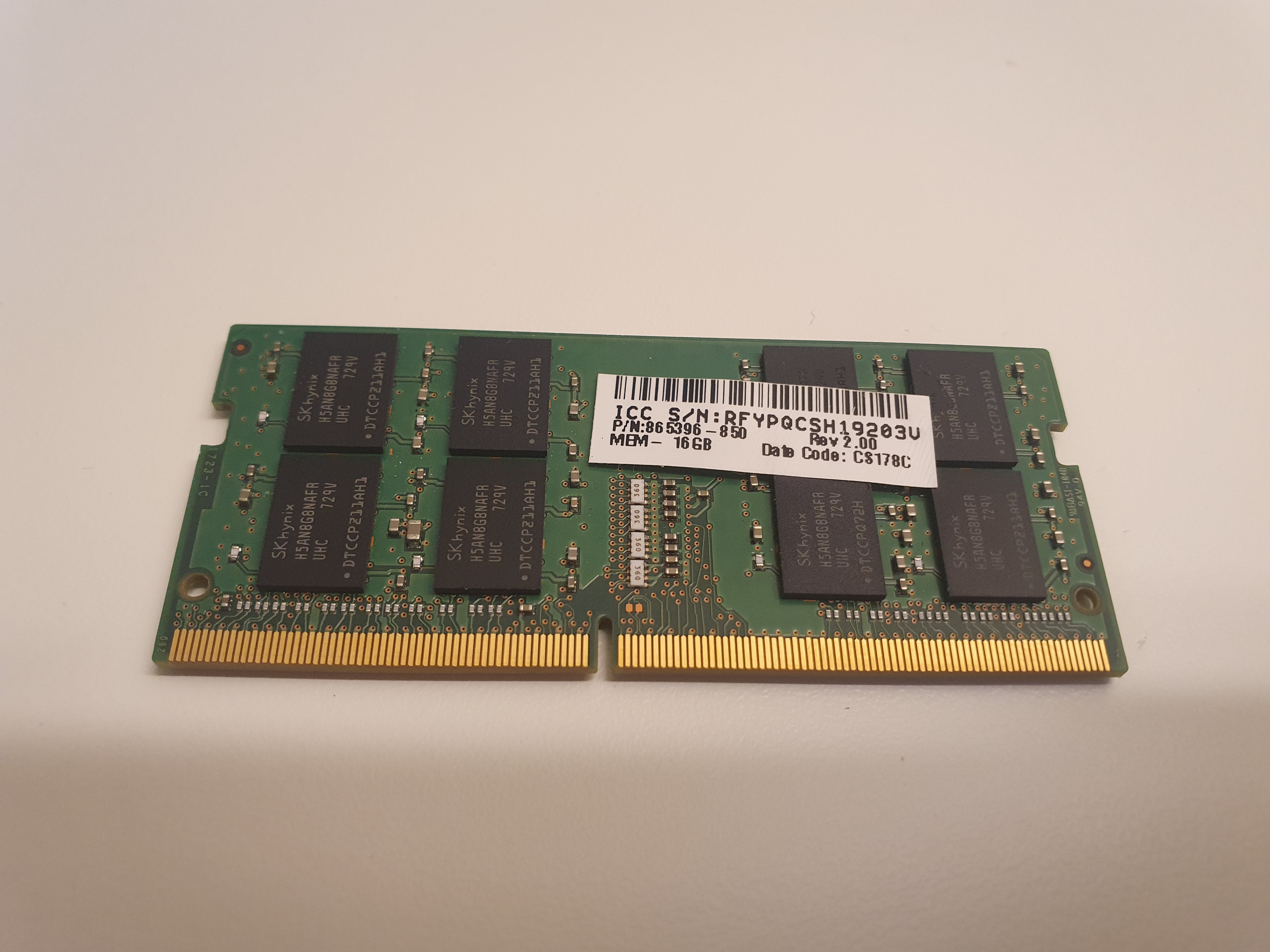 SK Hynix HMA82GS6AFR8N-UH 16 GB DDR4 2400 MHz