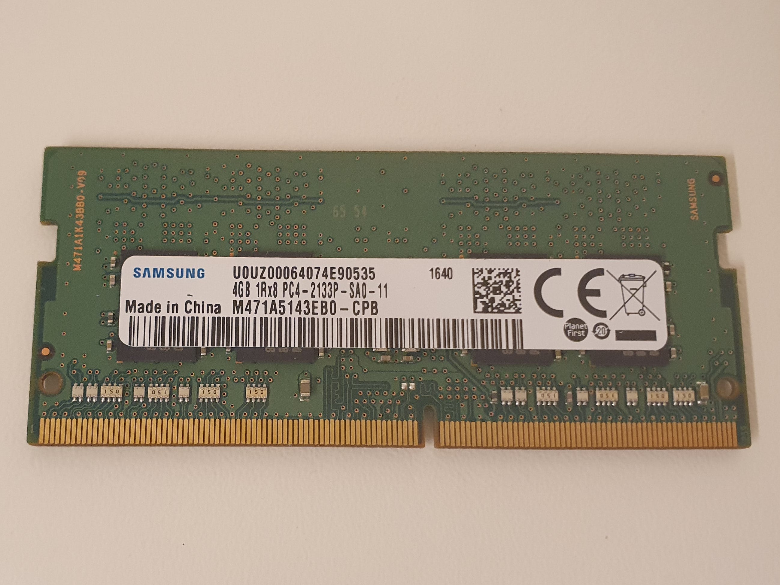 Samsung M471A5143EB0-CPB 4 GB DDR4 2133 MHz